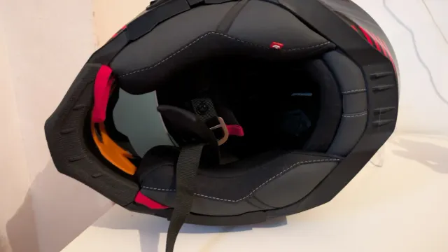 Casco Moto Nexx X.WST3 Negro/Rojo y X-COM3