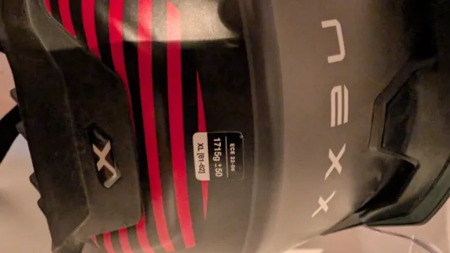 Casco Moto Nexx X.WST3 Negro/Rojo y X-COM3