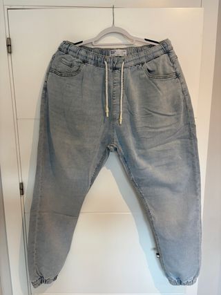 Pantalón vaquero Bershka azul