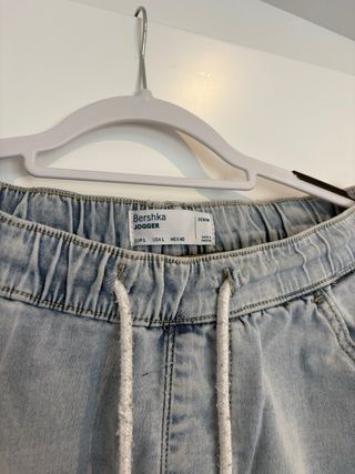 Pantalón vaquero Bershka azul