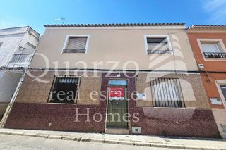 Chalet en venta en Yecla