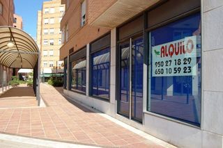 Local comercial en alquiler en Nueva Andalucía en Almería