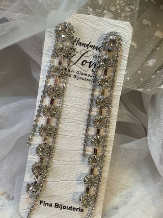 Pendientes largos para novia con pedrería