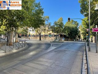 Local comercial en alquiler en Cervantes en Granada