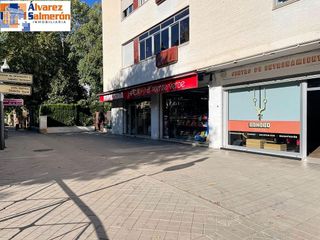 Local comercial en alquiler en Cervantes en Granada