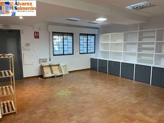 Local comercial en alquiler en Cervantes en Granada