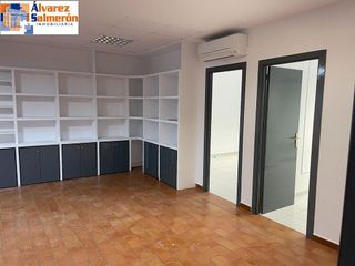 Local comercial en alquiler en Cervantes en Granada