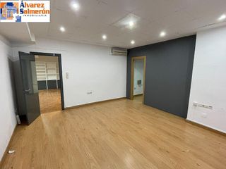 Local comercial en alquiler en Cervantes en Granada