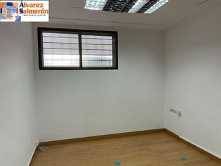 Local comercial en alquiler en Cervantes en Granada