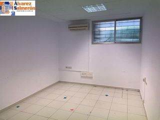 Local comercial en alquiler en Cervantes en Granada