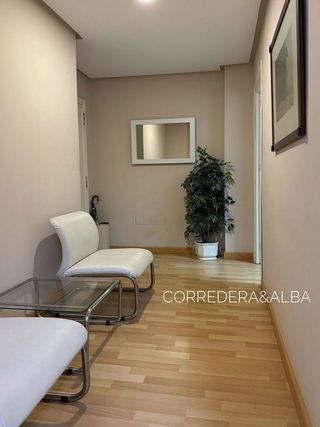 Oficina en alquiler en Los Remedios en Sevilla