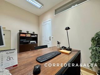 Oficina en alquiler en Los Remedios en Sevilla