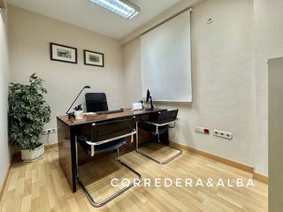 Oficina en alquiler en Los Remedios en Sevilla