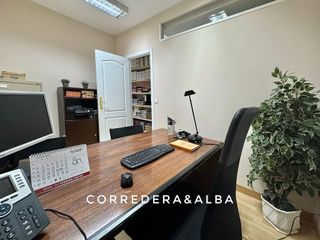 Oficina en alquiler en Los Remedios en Sevilla