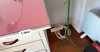 Escritorio vintage blanco y rosa