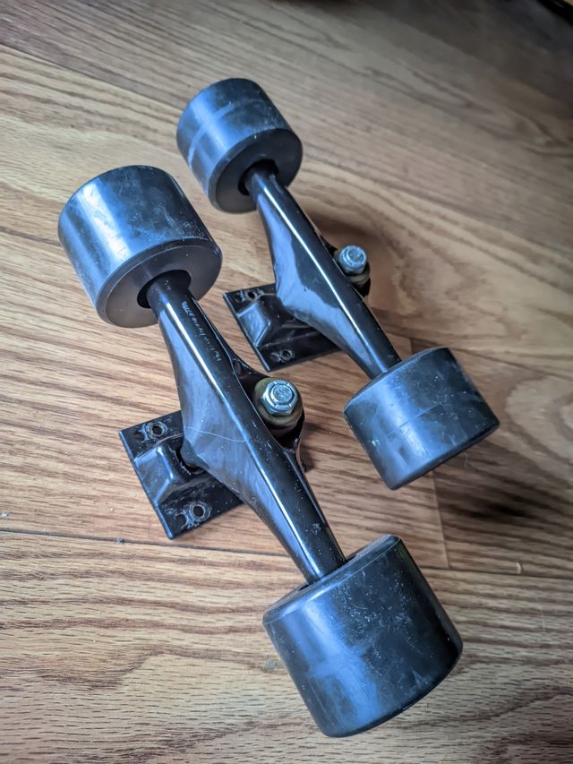 Ejes skate TKP 160 mm y ruedas 58 mm