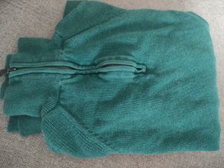 Jersey verde con cremallera