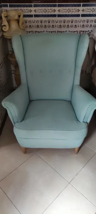 Sillón estilo orejero color verde azulado
