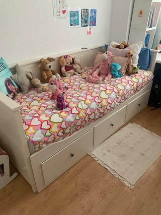 Cama nido Ikea Hemnes con colchones y ropa de cama