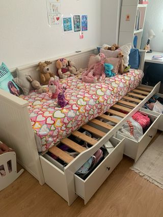 Cama nido Ikea Hemnes con colchones y ropa de cama