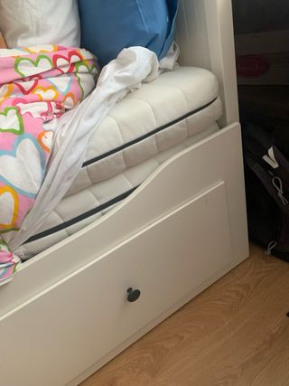 Cama nido Ikea Hemnes con colchones y ropa de cama