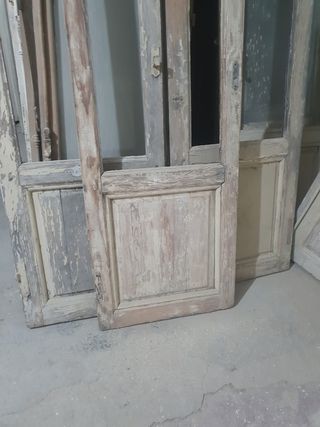Puertas antiguas de madera y cristal