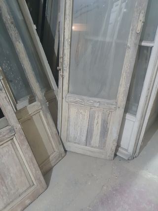 Puertas antiguas de madera y cristal