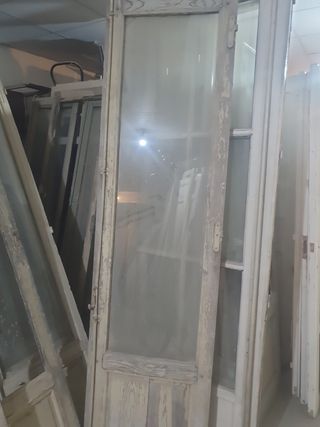 Puertas antiguas de madera y cristal