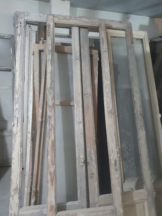 Puertas antiguas de madera y cristal