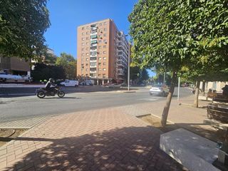 Local comercial en alquiler en San Isidro - Los Almendros en Alcalá de Henares