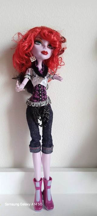Muñeca Monster High,le falta un brazo