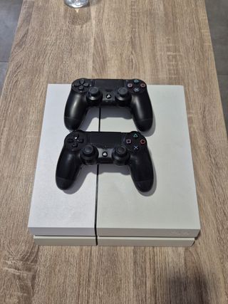 Consola Sony PS4 Blanca + 2 Mandos.
