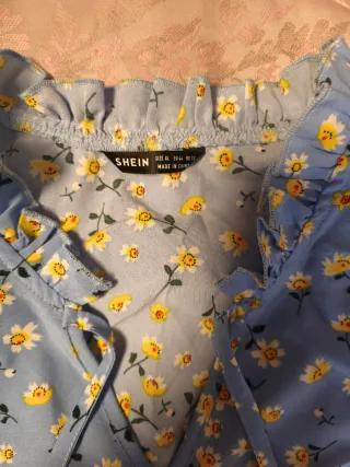 Camiseta SHEIN, azul floral, manga corta, XL.
