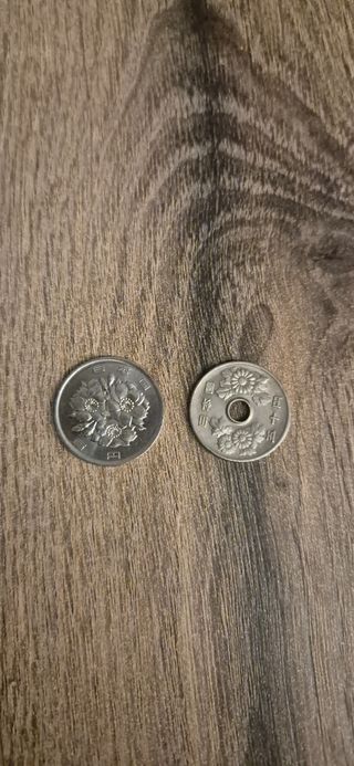 Monedas Japonesas 100 y 50 Yenes