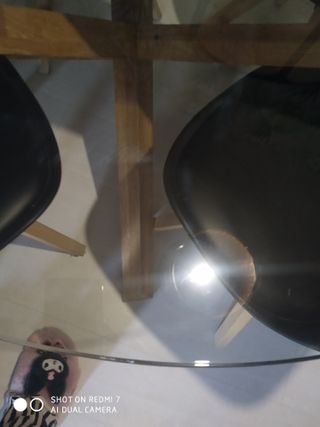 Preciosa mesa cristal y 4 sillas nórdicas