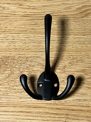 Colgador de pared negro 3 ganchos