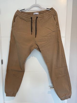 Pantalones cargo marrones Bershka