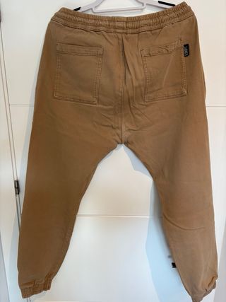 Pantalones cargo marrones Bershka