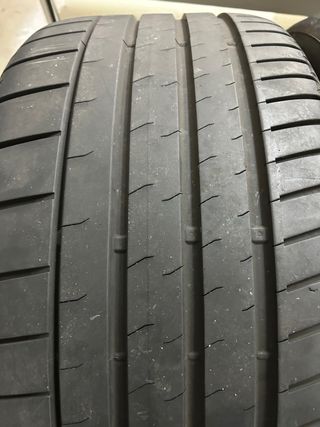 Neumáticos Bridgestone 295/35 21 107Y