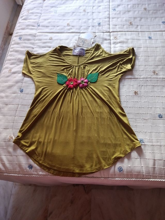 Camiseta Mamatayoe verde con flores