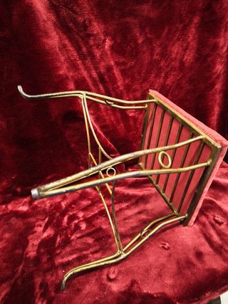 Banqueta tocador vintage dorada y roja