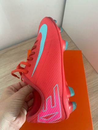 Botas de fútbol Nike Talla 32