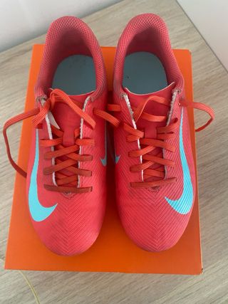 Botas de fútbol Nike Talla 32