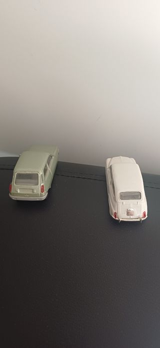 Coche a escala sólido