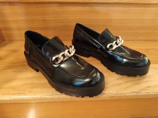Zapatos negros con cadena talla 39