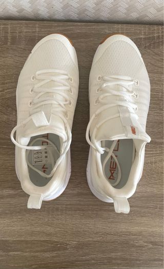 Nike Metcon 6 Blancas y Doradas