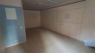 Local comercial en alquiler en Joc de la Bola - Camps d'Esports - Ciutat Jardí - Montcada en Lleida