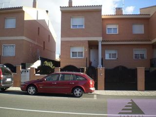 Chalet en venta en Ugena