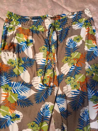 Pantalón estampado floral, talla L/XL