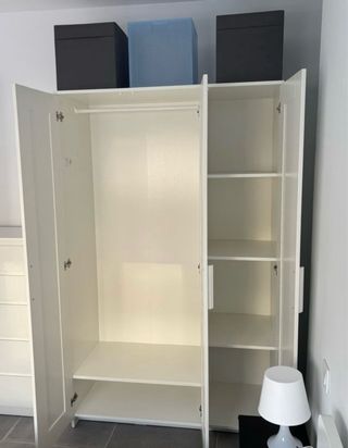 Armario blanco de madera nuevo. No están usados.